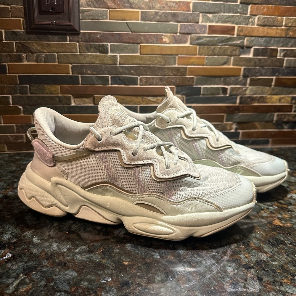 Adidas Ozweego - Linen Green